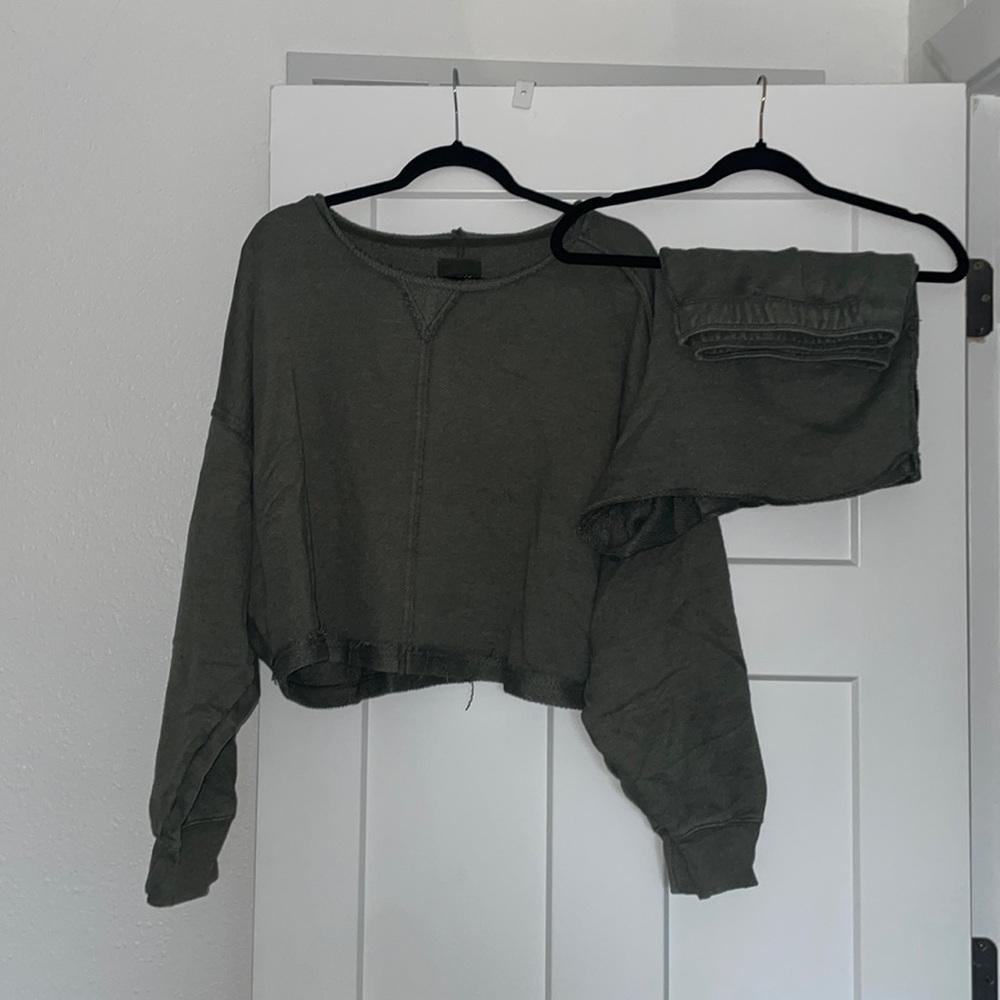 Aerie 2-Piece Olive Set